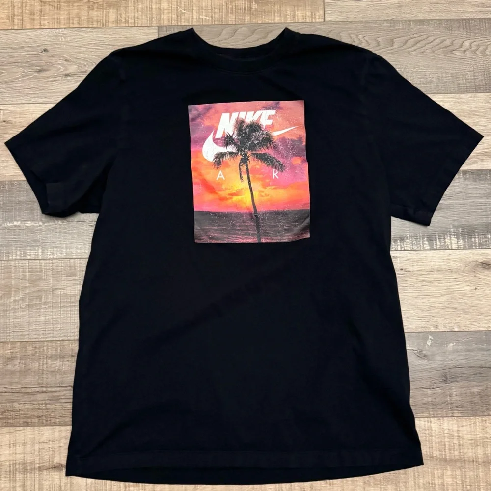 Nike Black Sunset Graphic Tee - Picture 1 of 5